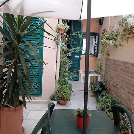 شقة Il Piccolo Eden - Private Garden ليفورنو المظهر الخارجي الصورة