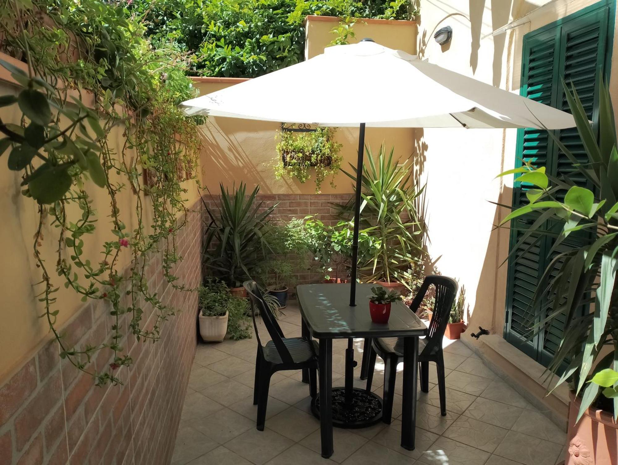 شقة Il Piccolo Eden - Private Garden ليفورنو المظهر الخارجي الصورة