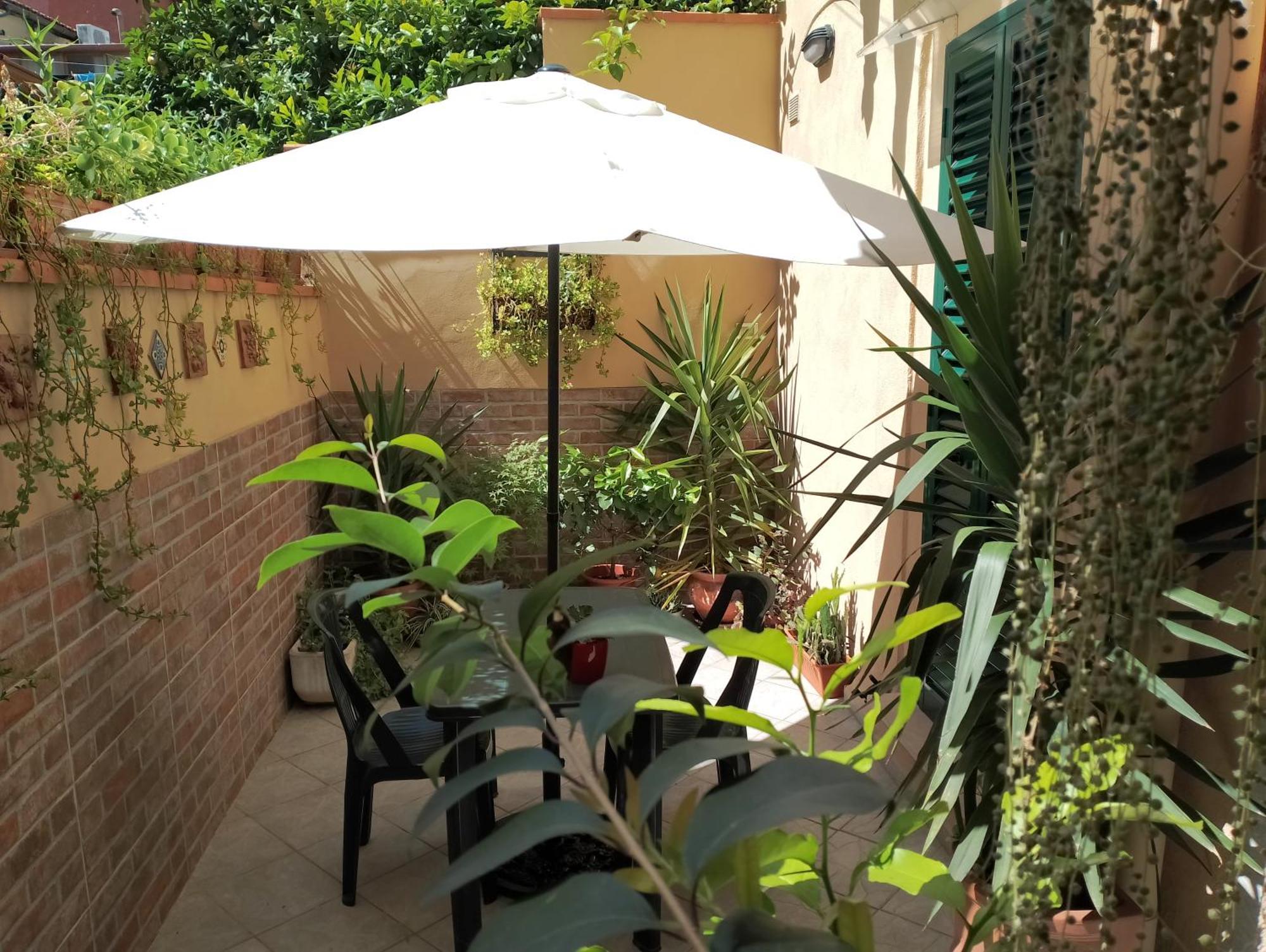 شقة Il Piccolo Eden - Private Garden ليفورنو المظهر الخارجي الصورة