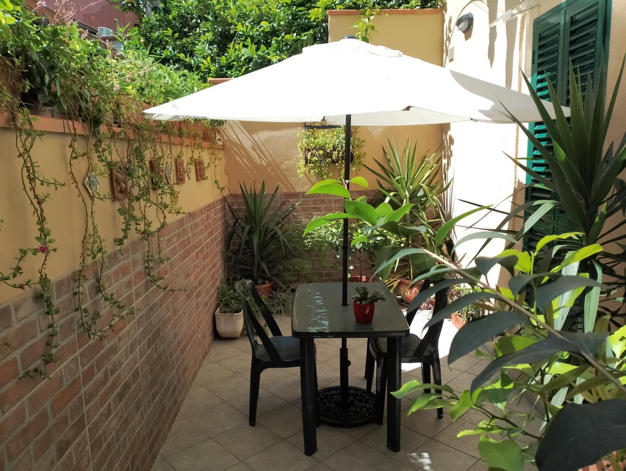 شقة Il Piccolo Eden - Private Garden ليفورنو المظهر الخارجي الصورة